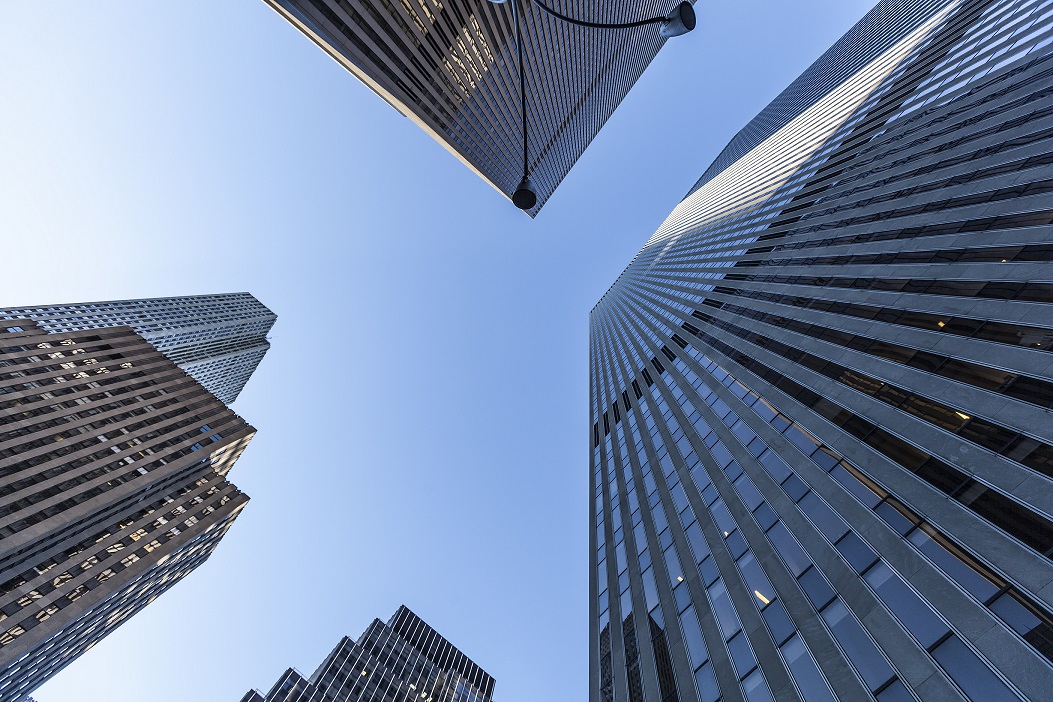 内地長假首日投資者大舉加倉熊證，留意恒指牛64722/熊56499